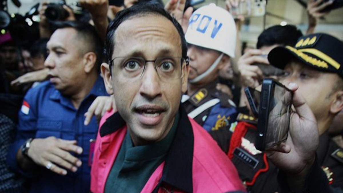 Rompi Pink Nadiem Makarim Dari Kejaksaan Agung Kasus Korupsi